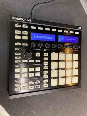 Native Instruments MASCHINE MK2 Black 2